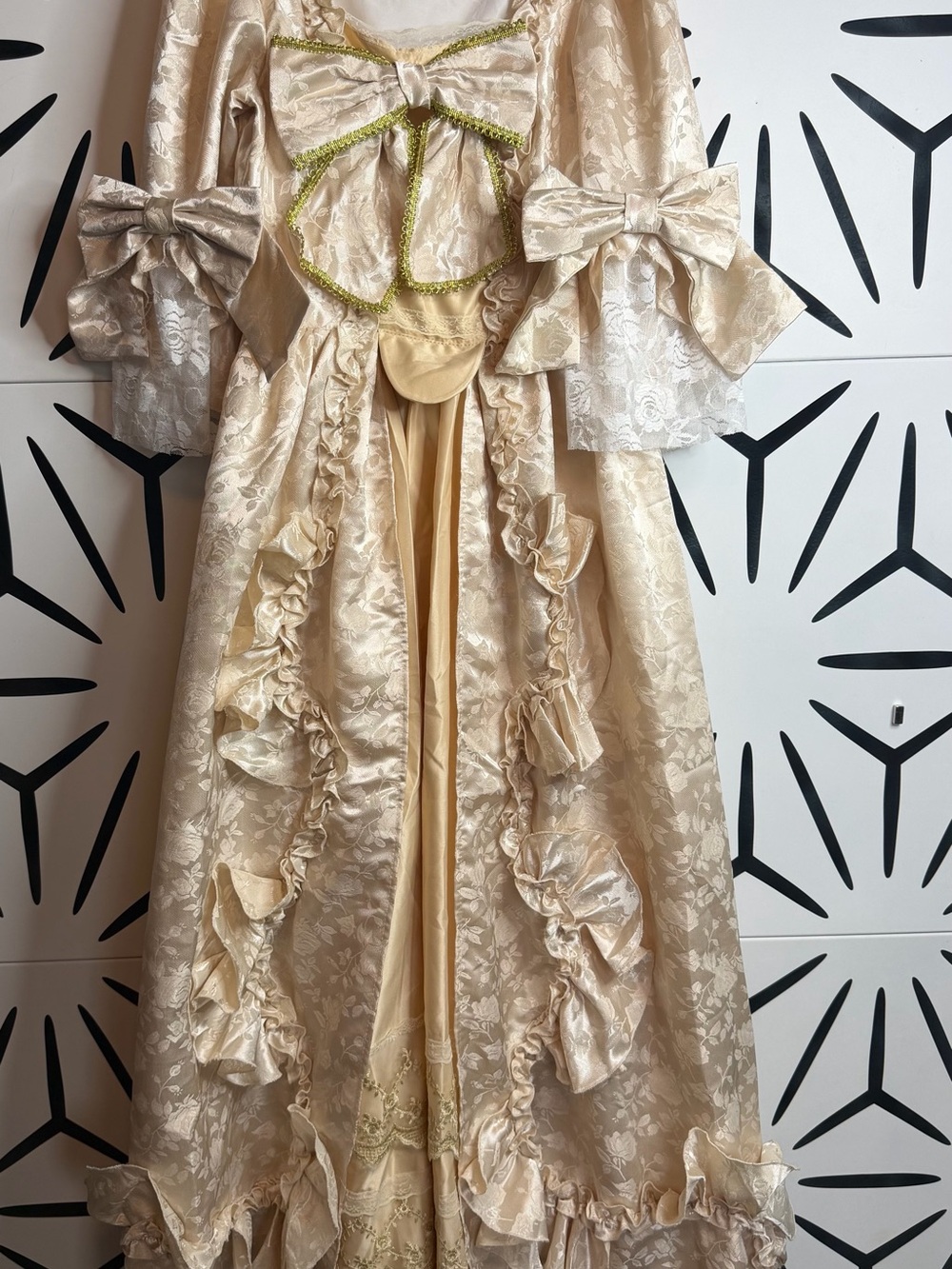 CosplayDiy Queen Marie Antoinette Rococo Ball Gown Costume
Apricot • Size M - Picture 2 of 10
